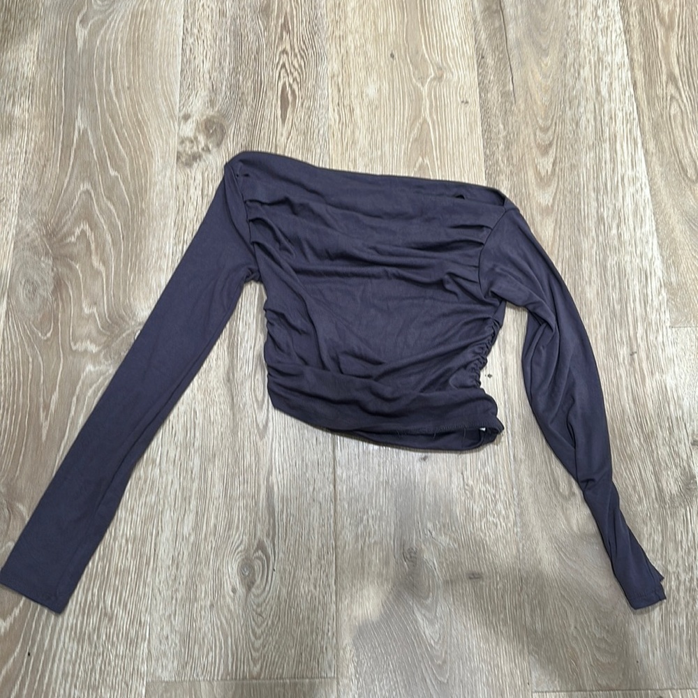 One shoulder long sleeve crop top